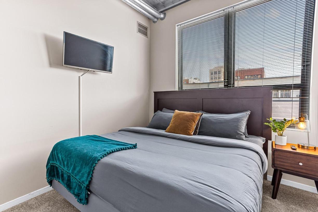 2 King Bed Spacious Apt Downtown Close To It All Ann Arbor Exterior photo